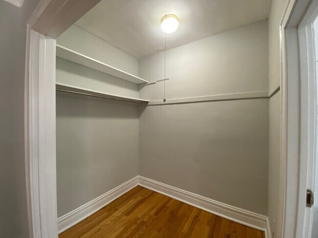 Building Photo - 1525 W Estes Ave