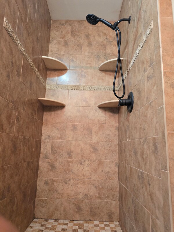 Building Photo - 945 Ujamaa Dr