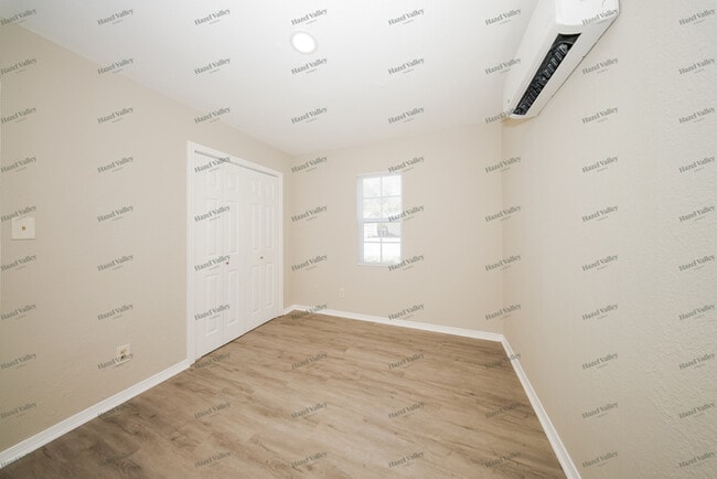 Building Photo - 1020 S Holly Dr