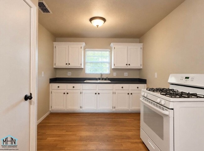 Building Photo - 143 Marchmont Ln