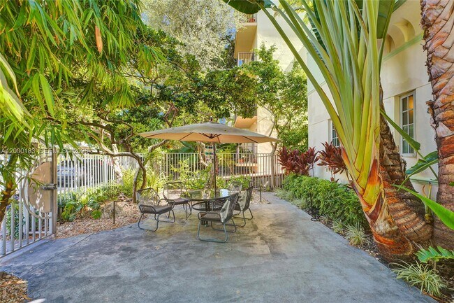 Building Photo - 815 Euclid Ave