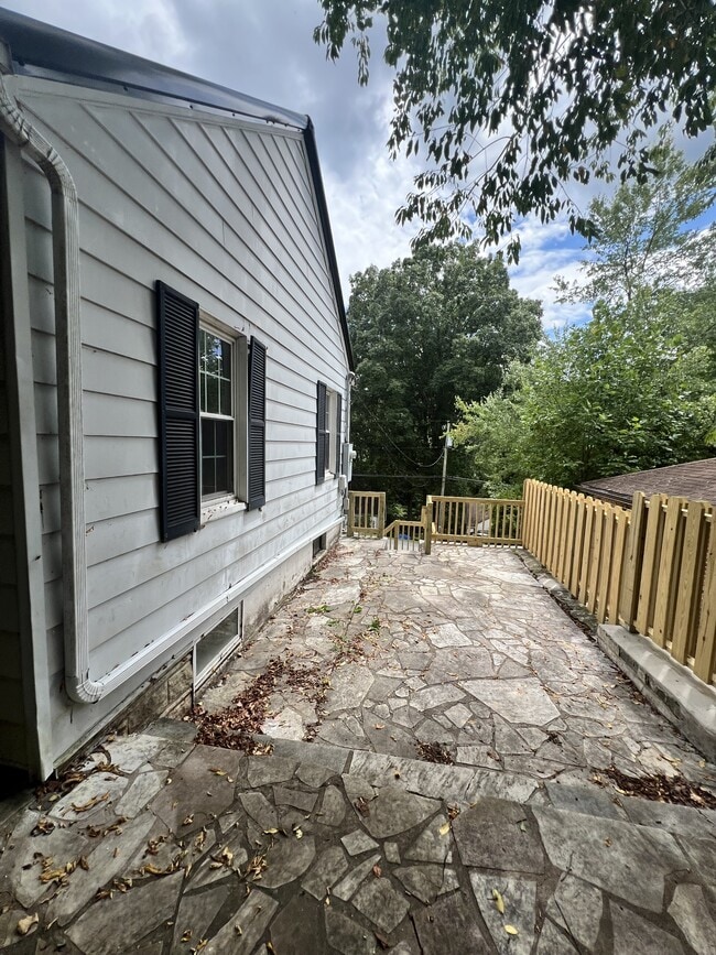 Building Photo - 1219 East Dr