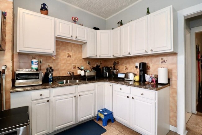 Building Photo - 19 Graham St