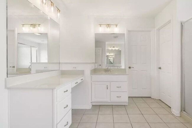 Building Photo - Executive 5BR / 4.5BA Rental In Bellevue