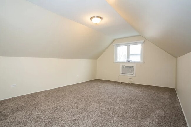 Building Photo - 8441 Lockwood Ave