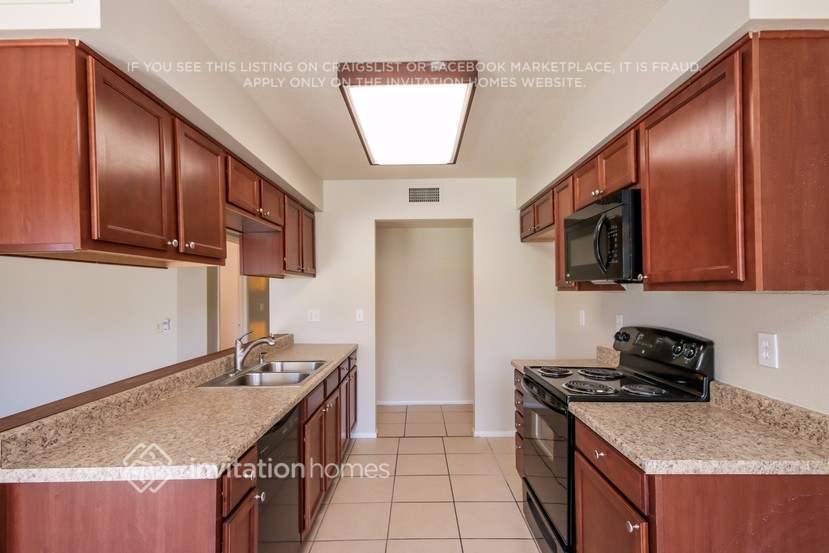 Building Photo - 3943 W Windrose Dr