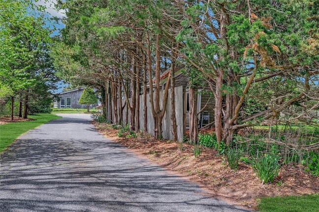 Building Photo - 5 Jessup Ln
