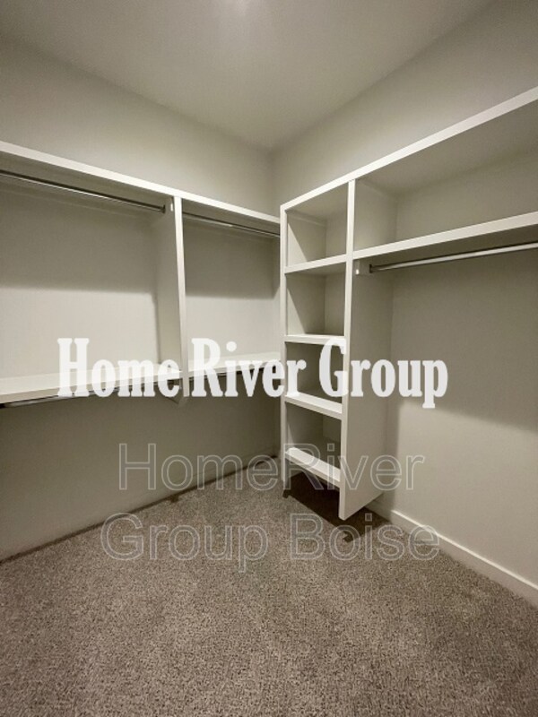 Building Photo - 3850 E Haystack St