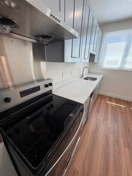 Building Photo - 495 Elwood Ave