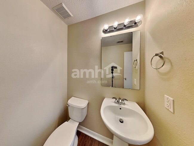 Building Photo - 1612 Redfin Dr