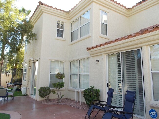 Building Photo - Stunning Fully Remodeled Luxury Home in Peccole Ranch