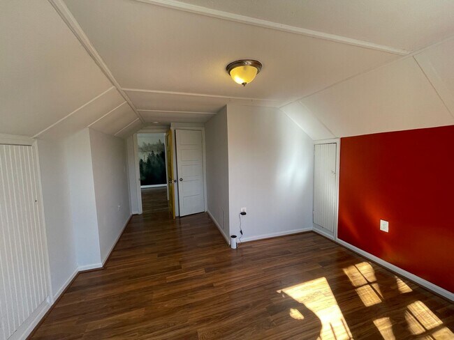 Building Photo - Charming 4BR, 2.5BA Bungalow in the Heart of Mount Rainier!