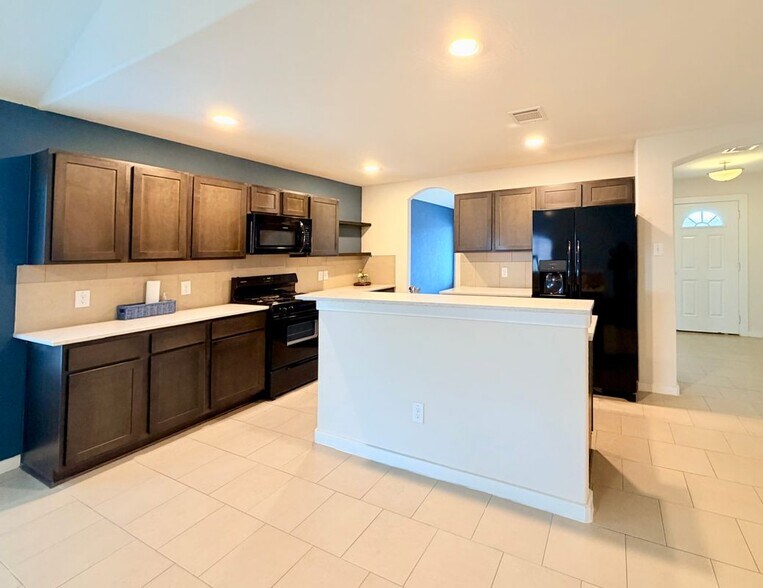 Building Photo - 6807 Bardsdale Ct