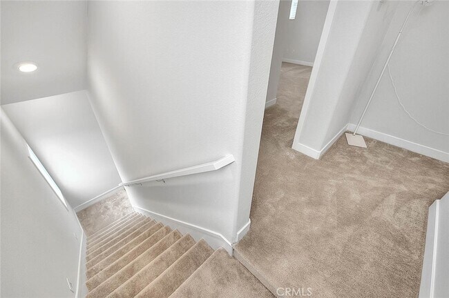 Building Photo - 6 Crown Point Dr