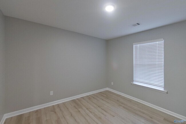 Building Photo - 394 Angela St