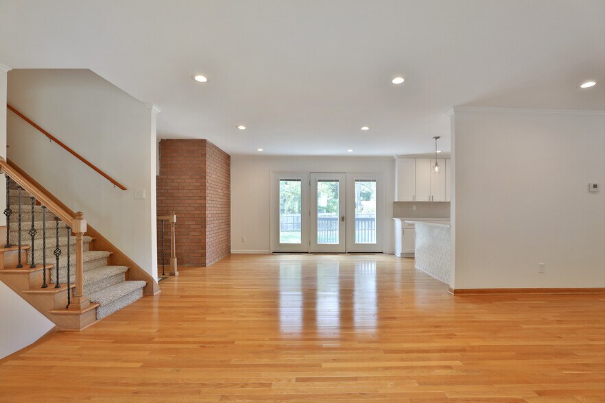 Building Photo - 270 Bryant Ave