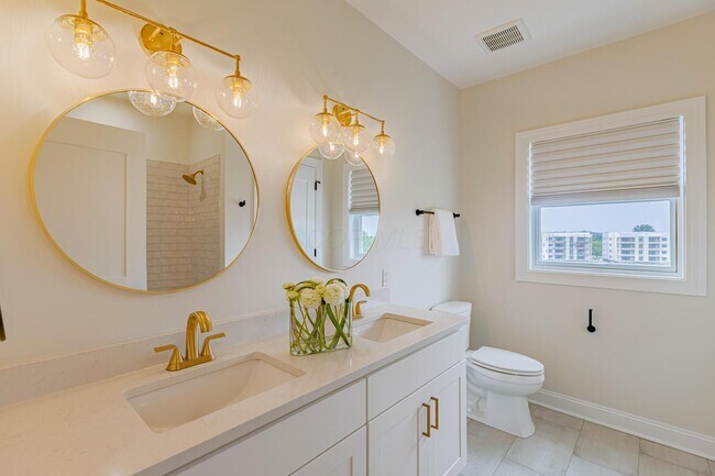 Building Photo - 5211 Highpointe Lakes Dr