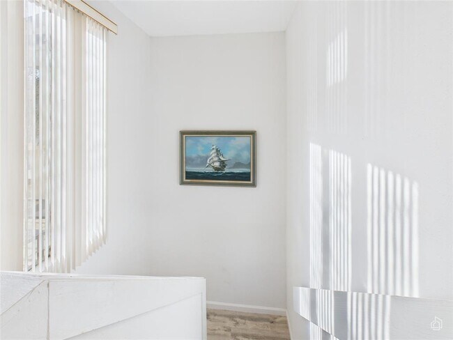 Building Photo - 121 Comanche Dr