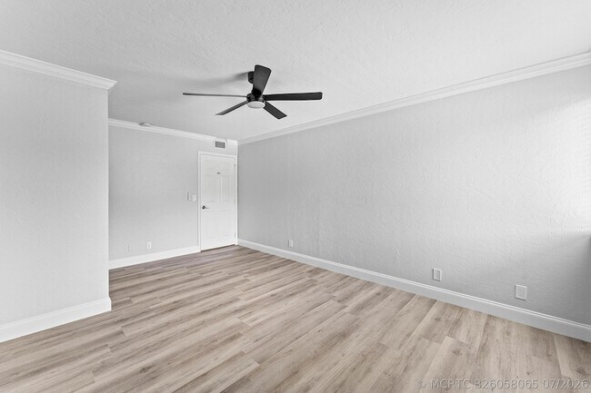 Building Photo - 1866 Fairview Villas Dr