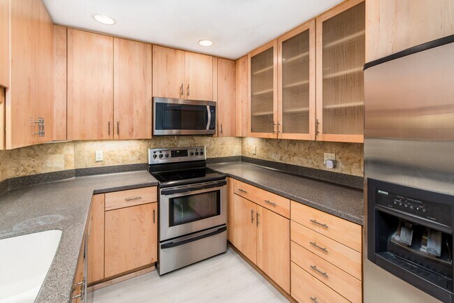 Building Photo - Beautiful Bankers Hill 2 bedroom condo