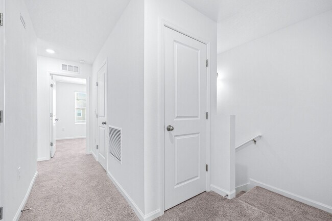 Building Photo - 3281 Vesara Dr