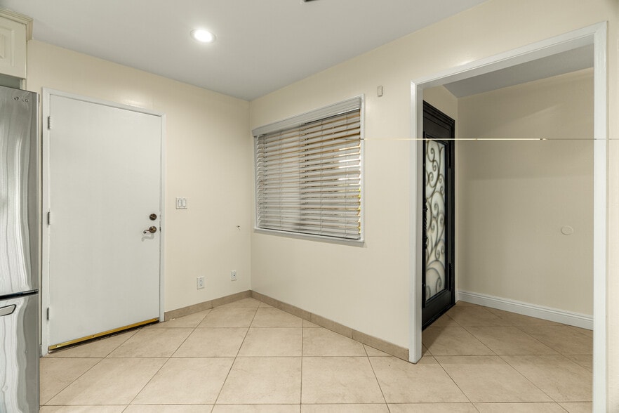 Building Photo - 817 Malone Dr