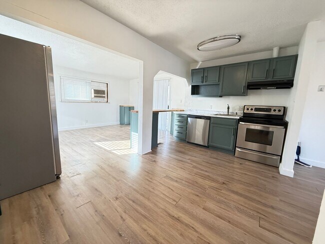 Building Photo - Adorable 3 bed/1.5 bath house with yard