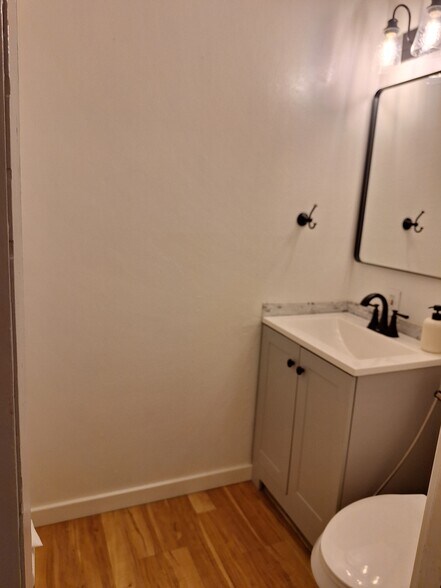 Building Photo - 2437 N Curtis Rd