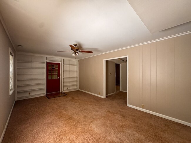 Building Photo - Beautiful Tri Level Home in Vanstory Hills