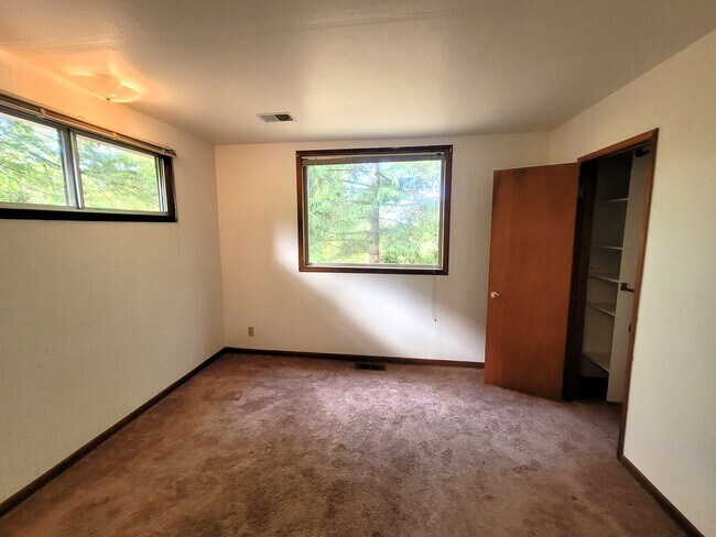 Building Photo - Cabin Style Home, 2 Bedroom - Bellingham, Toledo St