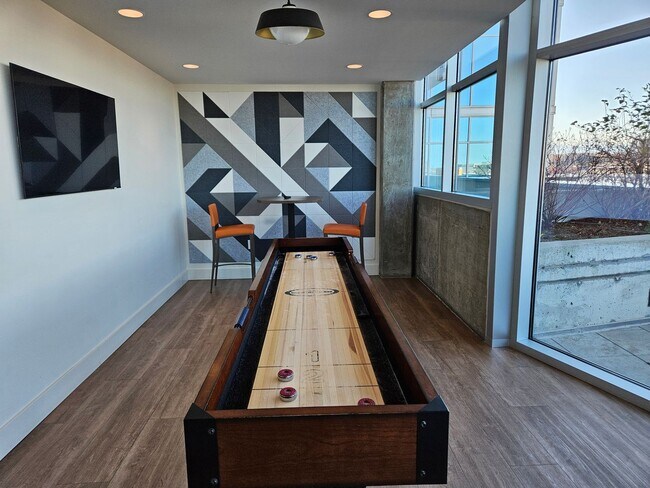 Building Photo - Glass House 1 Bed 1 Bath High Rise Condo w/ Mountain & City Views!!