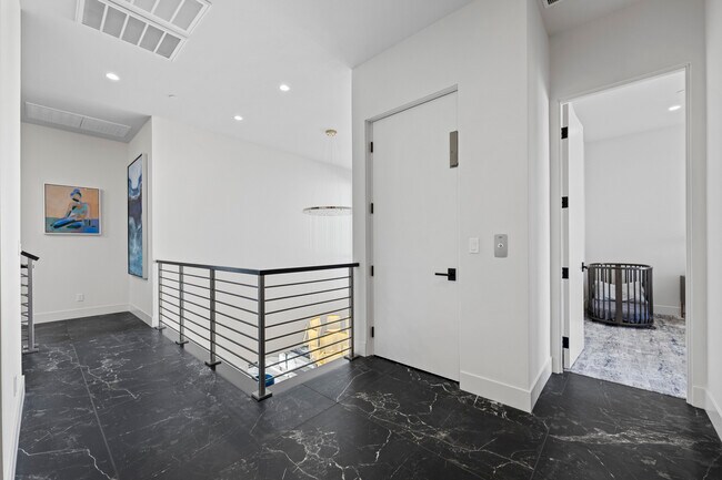 Building Photo - 577 Overlook Rim Dr