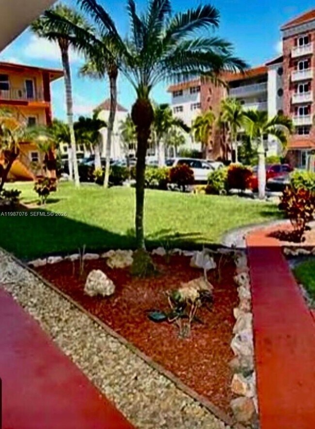 Building Photo - 5050 Bayview Dr