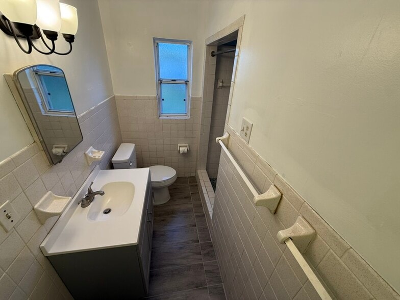 Building Photo - 69 E Seminole Ave