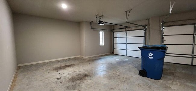 Building Photo - 3200 SW Hazelnut Ave