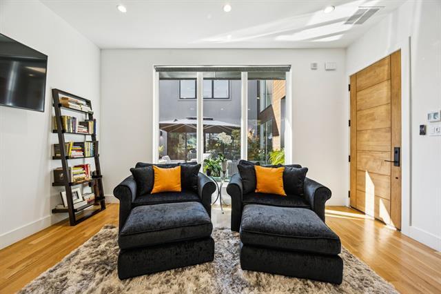 Building Photo - 9733 Mixon Dr