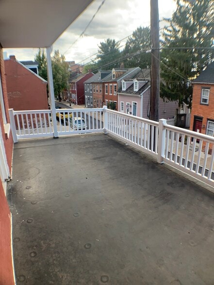 Balcony off bedroom 1 - 402 S Lime St