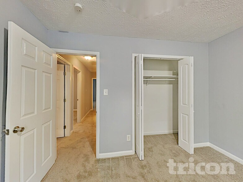 Building Photo - 718 Post Rd Ln