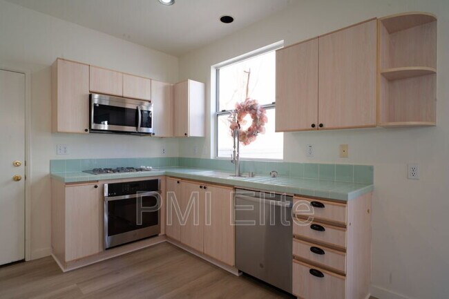 Building Photo - 27879 Skycrest Cir Dr