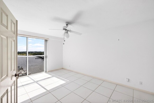 Building Photo - 3901 S Flagler Dr