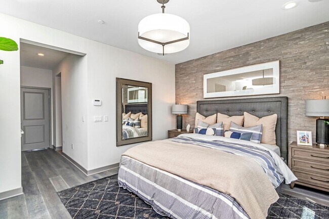 Building Photo - Stunning Fully Furnished Tri-Level Townhome 4BD/4BATHS! Central AC/Heat with Solar! 2 Car attache...