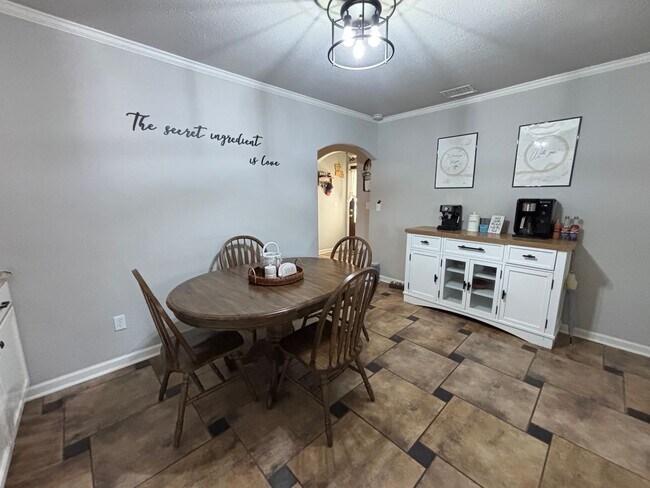 Building Photo - 4 BEDROOM IN NORTH  BOSSIER