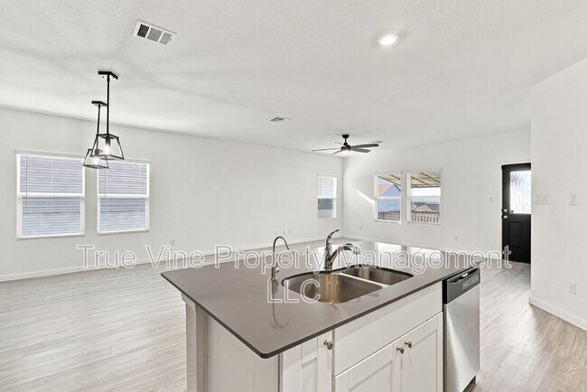 Building Photo - 5432 Cloves Cv
