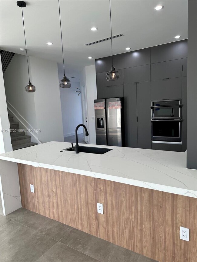 Building Photo - Southwest 32nd Avenue, Fort Lauderdale, FL 33312 - 4 BR 2 BA townhouse