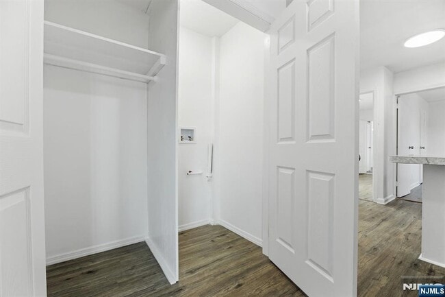 Building Photo - 826 7th St