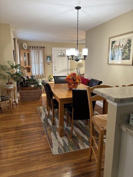 dinning rm - 4124 Seneca St