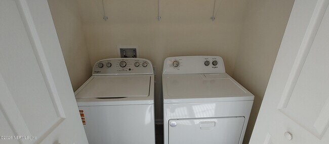 Building Photo - 124 Java Ln