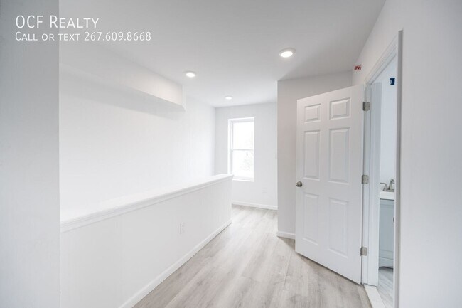 Building Photo - 948 Belmont Ave