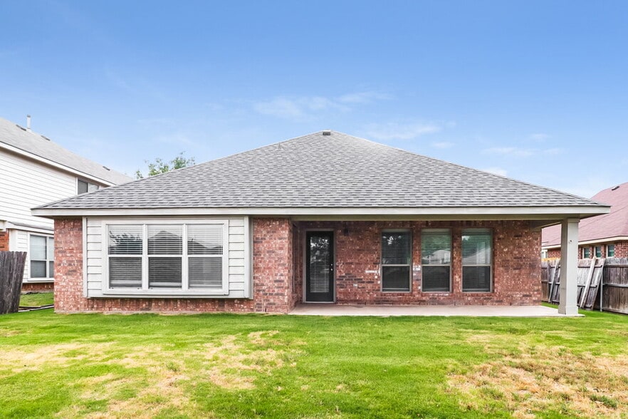 Building Photo - 540 Kerry St