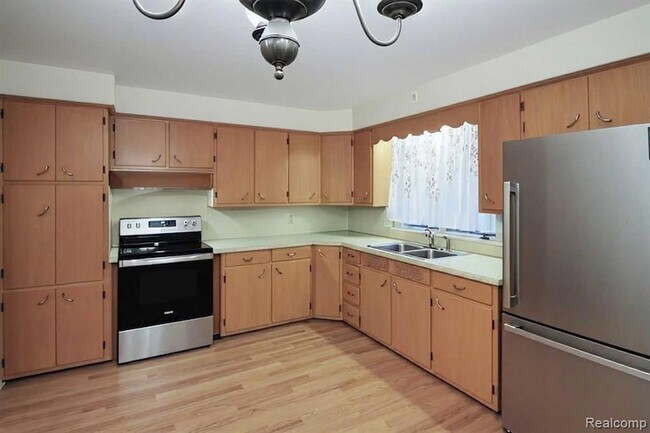 Building Photo - 734 N Monroe St